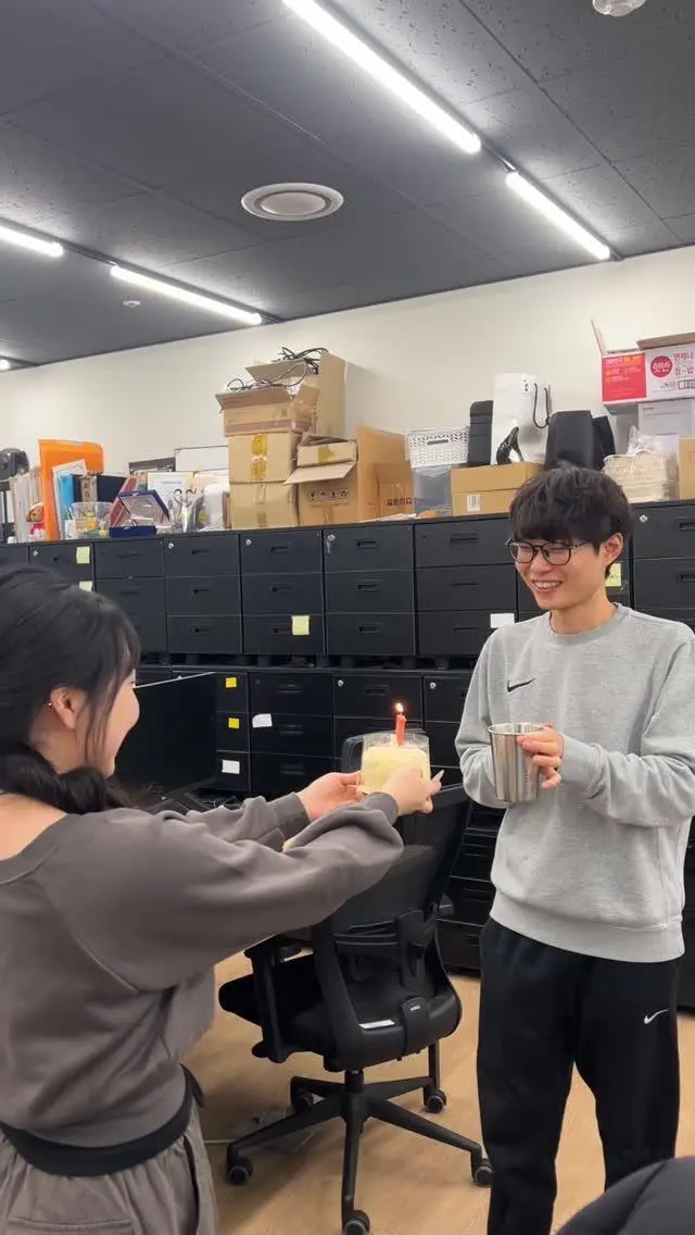 [태그바이 인플루언서 리뷰] 사무실에서 받은 생일축하 케이크. 다들 너무 감사해요.
