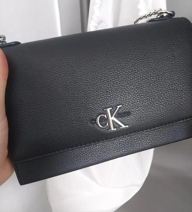 ★ ★ Women's CKJ Minimal Monogram Flap Chain Sho ☆Calvin Klein☆ Women's CKJ Minimal Monogram Flap Chain Sho
